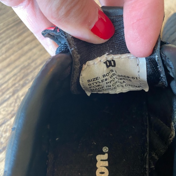 Wilson Kids Cleats - Picture 5 of 8